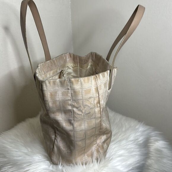 💯Authentic Chanel Tote Bag🍀 - Picture 14 of 15